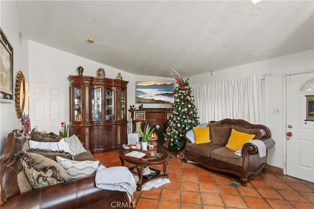 14263 Hubbard, Sylmar, California 91342 home-pic-8